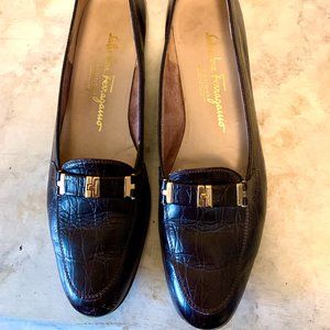 Salvatore Ferragamo Boutique Brown Alligator Loafers w/ Gold Buckle   Size 8AAA